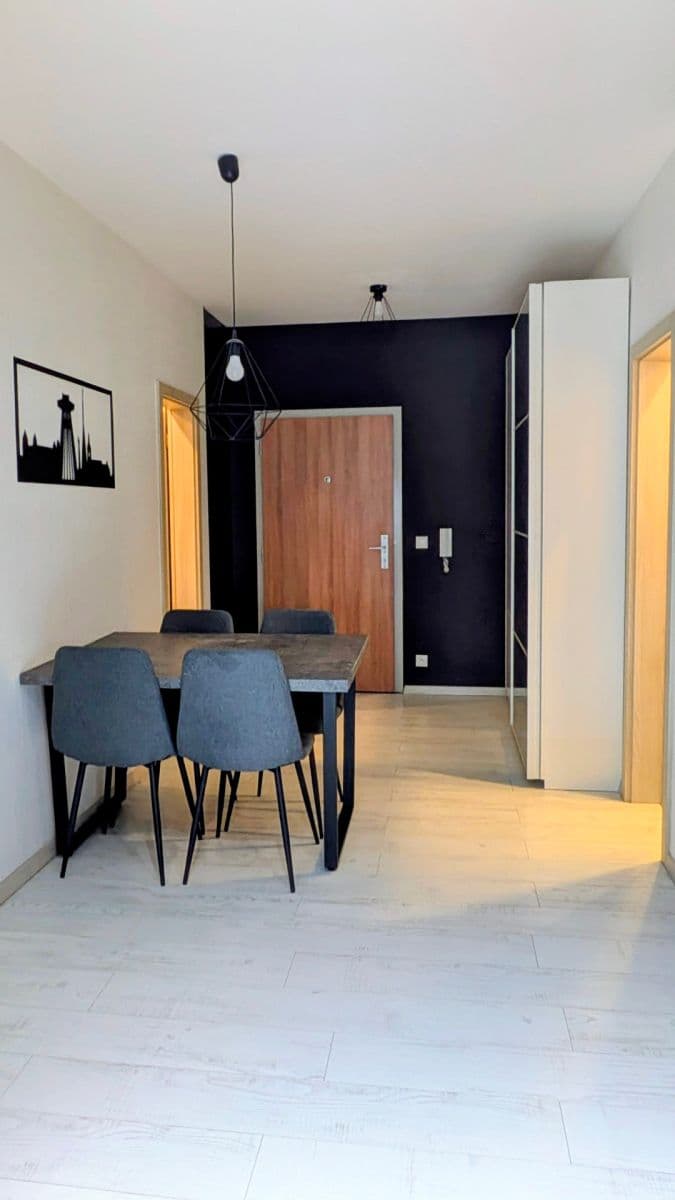 Prenájom bytu 3-izbový 68 m², Kresánkova, Karlova Ves, Bratislavský kraj Prenájom bytu 3-izbový 68 m², Kresánkova, Karlova Ves, Bratislavský kraj