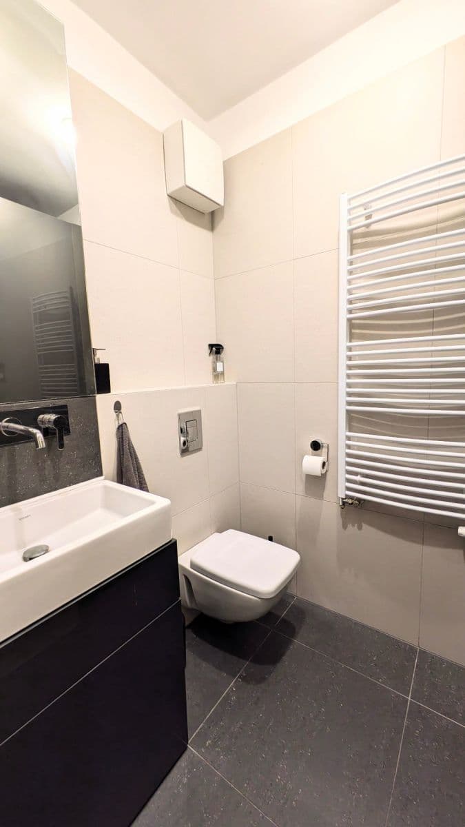 Prenájom bytu 3-izbový 68 m², Kresánkova, Karlova Ves, Bratislavský kraj Prenájom bytu 3-izbový 68 m², Kresánkova, Karlova Ves, Bratislavský kraj