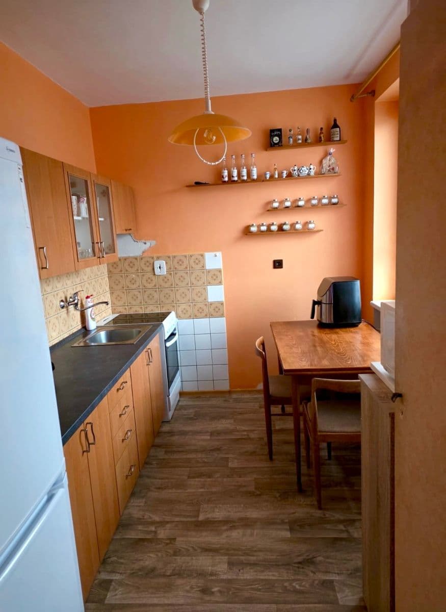 Prenájom bytu 3-izbový 76 m², U Lipek, Jablonné nad Orlicí, Pardubický kraj Prenájom bytu 3-izbový 76 m², U Lipek, Jablonné nad Orlicí, Pardubický kraj