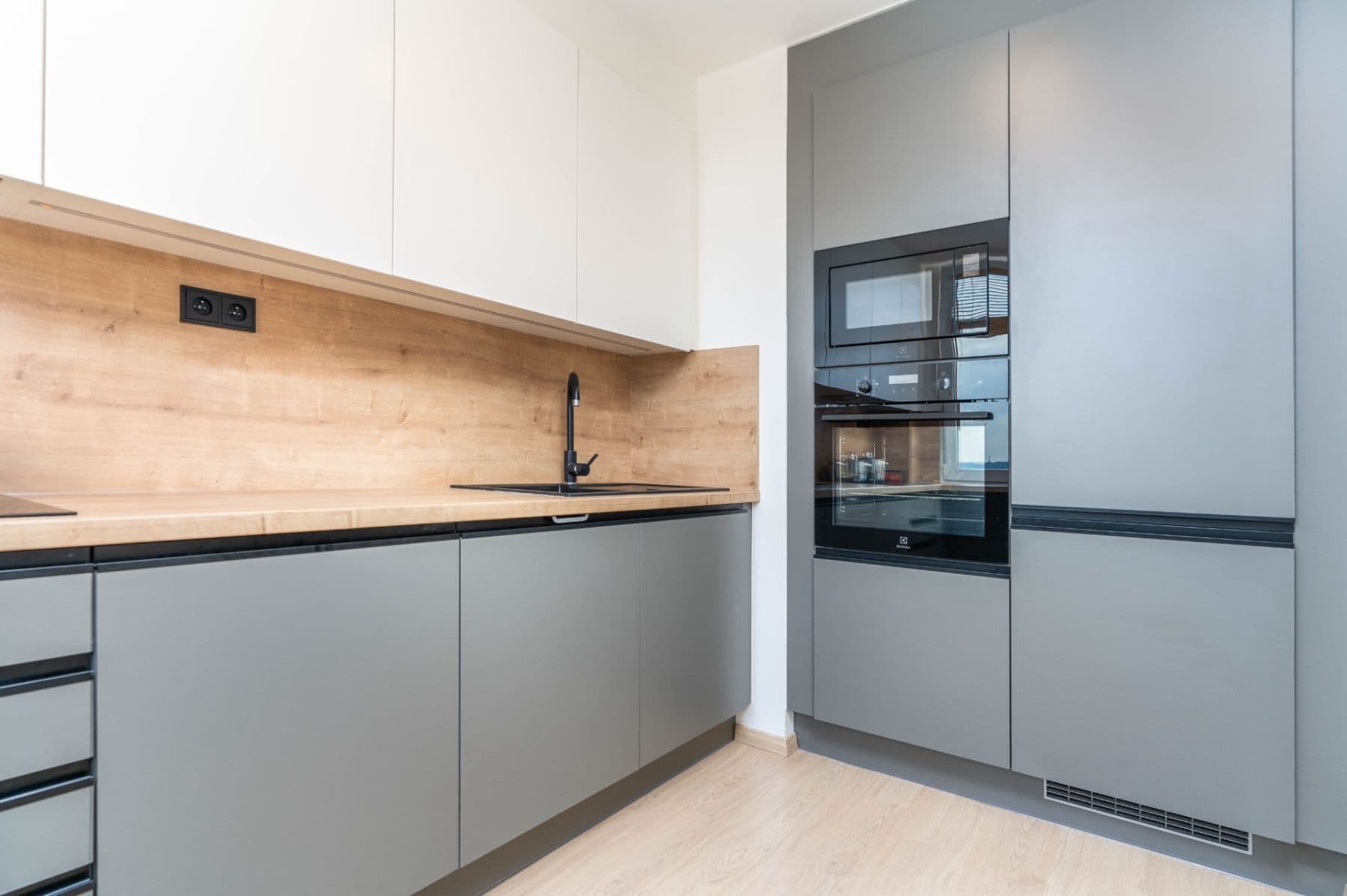 Prenájom bytu 3-izbový 66 m², Pomořanská, Praha, Praha Prenájom bytu 3-izbový 66 m², Pomořanská, Praha, Praha