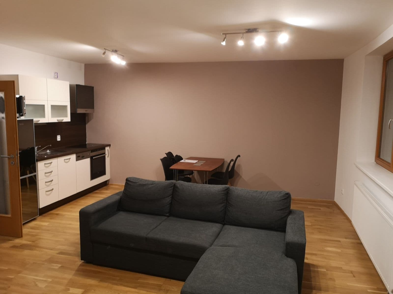 Prenájom bytu 1-izbový 42 m², Družstevní ochoz, Praha, Praha Prenájom bytu 1-izbový 42 m², Družstevní ochoz, Praha, Praha