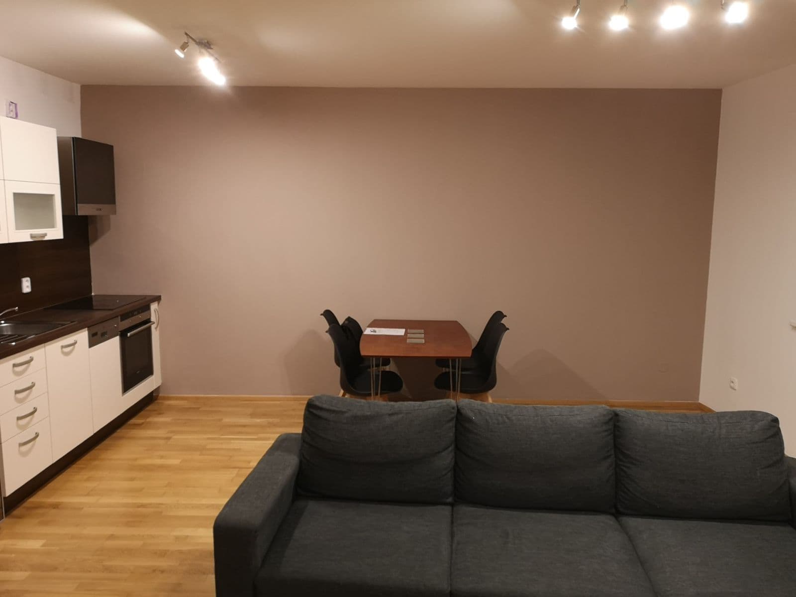 Prenájom bytu 1-izbový 42 m², Družstevní ochoz, Praha, Praha Prenájom bytu 1-izbový 42 m², Družstevní ochoz, Praha, Praha