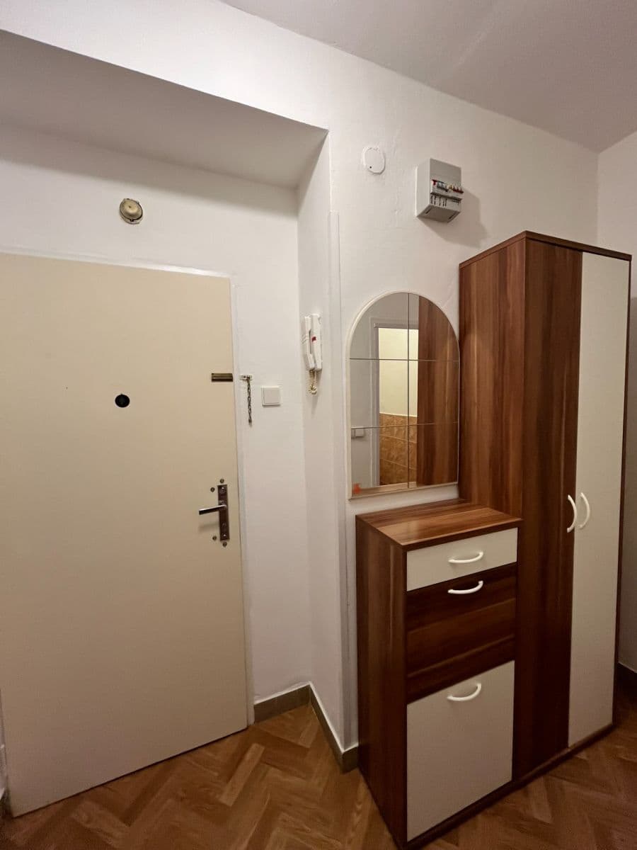 Prenájom bytu 1-izbový 35 m², Okružní, Ivančice, Jihomoravský kraj Prenájom bytu 1-izbový 35 m², Okružní, Ivančice, Jihomoravský kraj