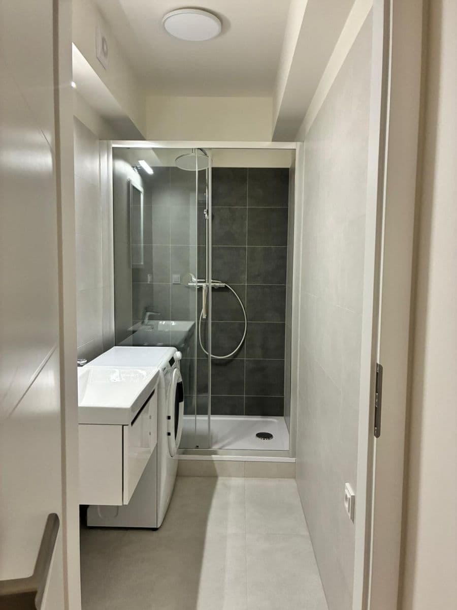 Prenájom bytu 1-izbový 40 m², Na Mokřině, Praha, Praha Prenájom bytu 1-izbový 40 m², Na Mokřině, Praha, Praha