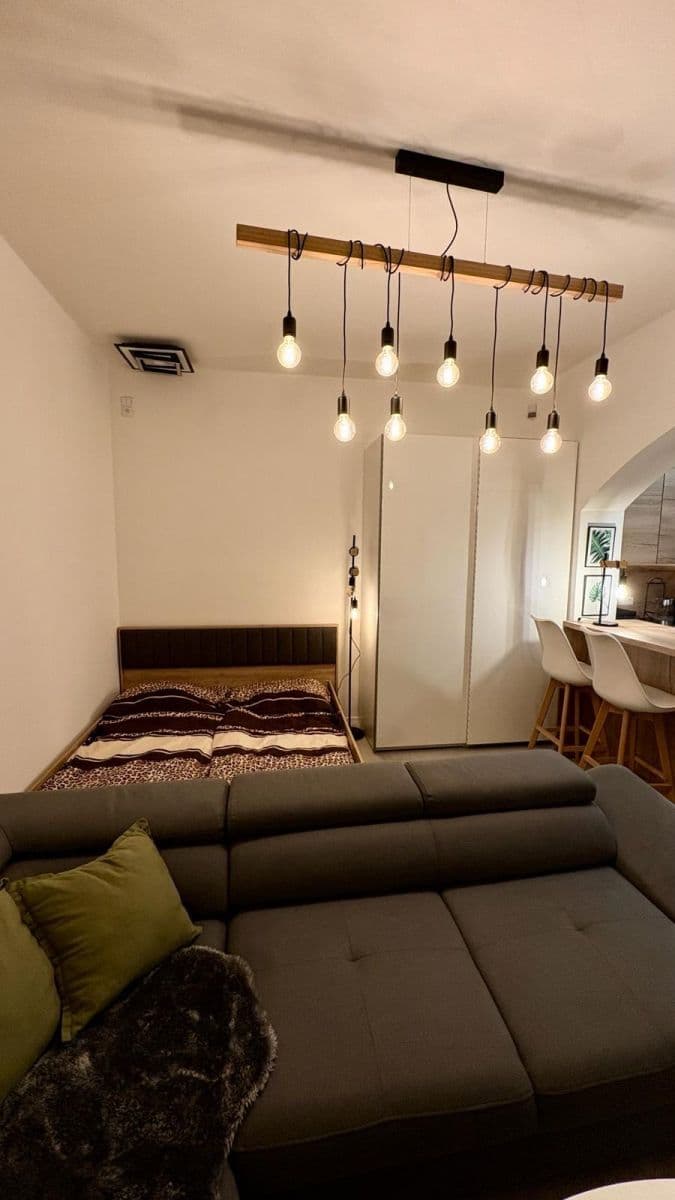 Prenájom bytu 1-izbový 34 m², Konšelská, Praha, Praha Prenájom bytu 1-izbový 34 m², Konšelská, Praha, Praha