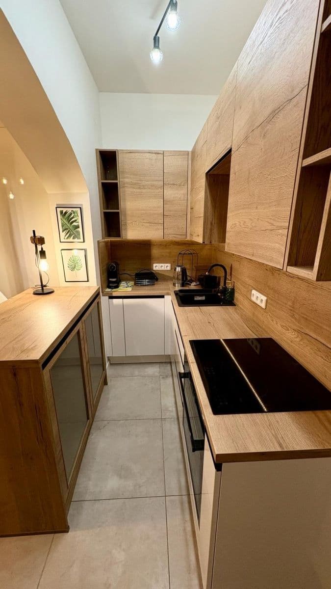 Prenájom bytu 1-izbový 34 m², Konšelská, Praha, Praha Prenájom bytu 1-izbový 34 m², Konšelská, Praha, Praha