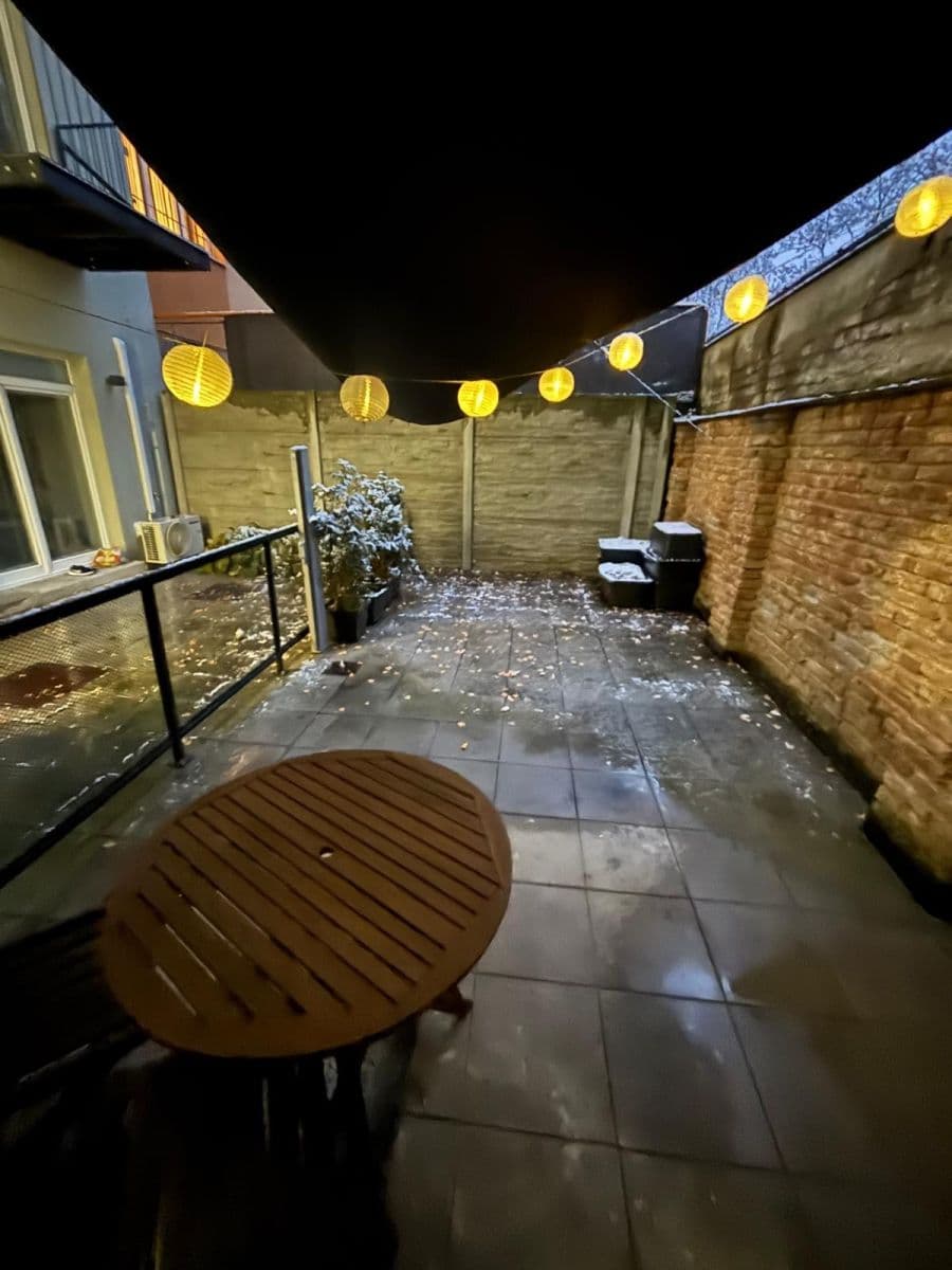 Prenájom bytu 1-izbový 34 m², Konšelská, Praha, Praha Prenájom bytu 1-izbový 34 m², Konšelská, Praha, Praha