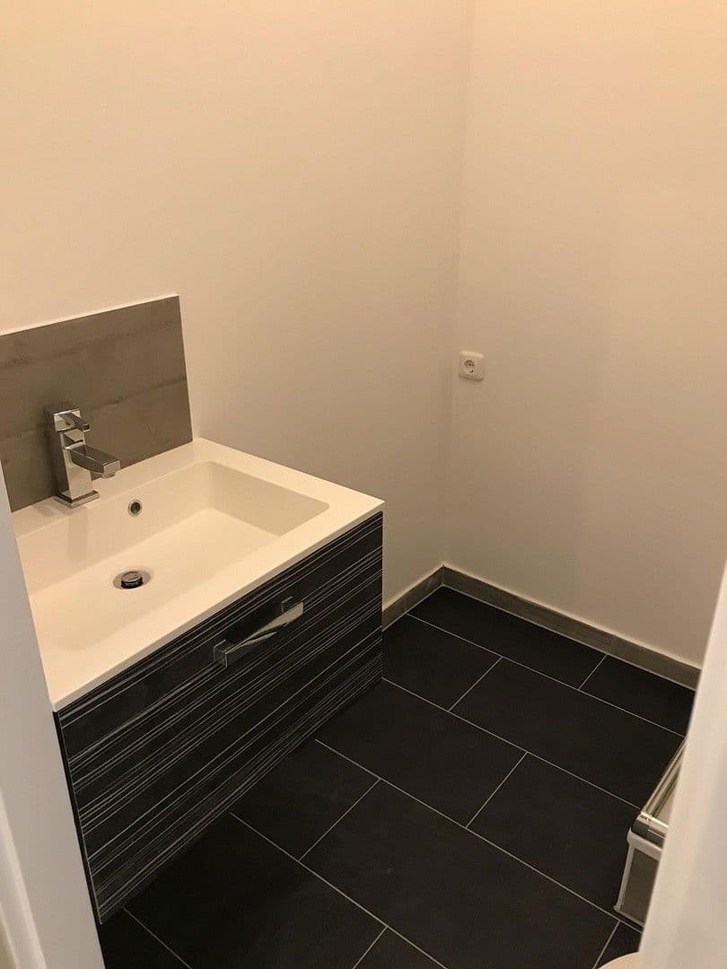 Prenájom bytu 2-izbový 45 m², Friedberger Landstraße 85, Frankfurt am Main, Hesensko Prenájom bytu 2-izbový 45 m², Friedberger Landstraße 85, Frankfurt am Main, Hesensko