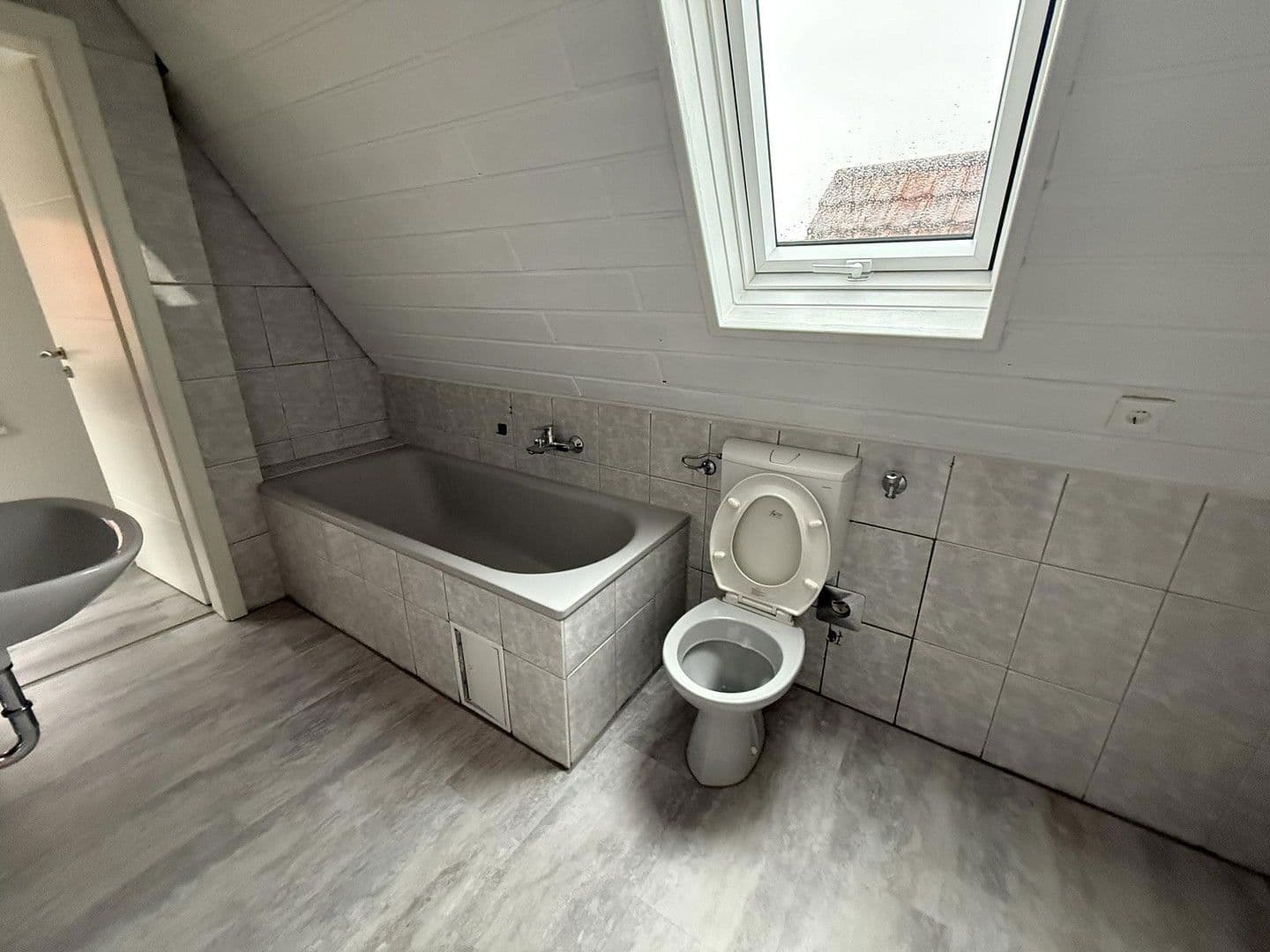 Prenájom bytu 3-izbový 52 m², Schloßstraße 40, Gundelsheim, Bádensko-Wurttembersko Prenájom bytu 3-izbový 52 m², Schloßstraße 40, Gundelsheim, Bádensko-Wurttembersko