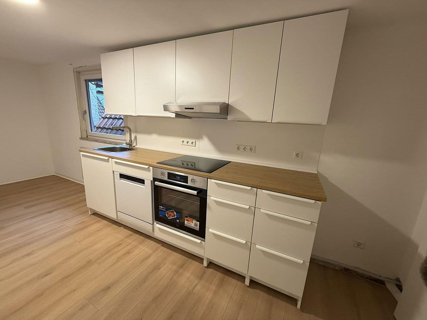 Prenájom bytu 2-izbový 62 m², Schloßstraße 40, Gundelsheim, Bádensko-Wurttembersko Prenájom bytu 2-izbový 62 m², Schloßstraße 40, Gundelsheim, Bádensko-Wurttembersko