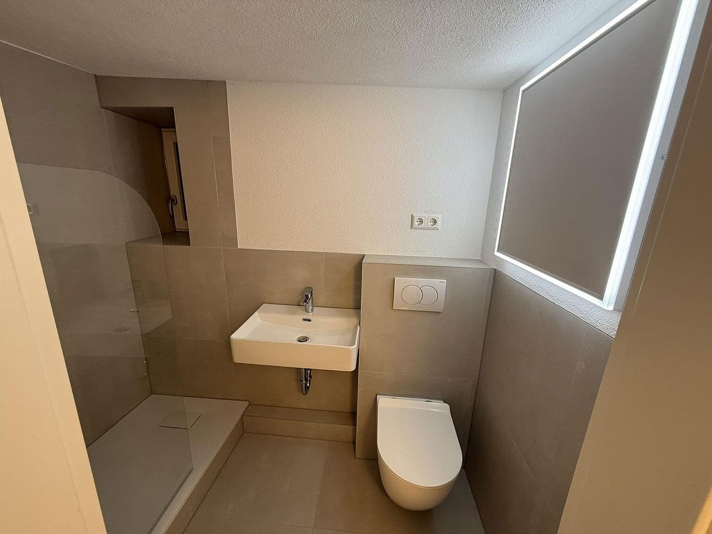 Prenájom bytu 4-izbový 62 m², Schloßstraße 40, Gundelsheim, Bádensko-Wurttembersko Prenájom bytu 4-izbový 62 m², Schloßstraße 40, Gundelsheim, Bádensko-Wurttembersko