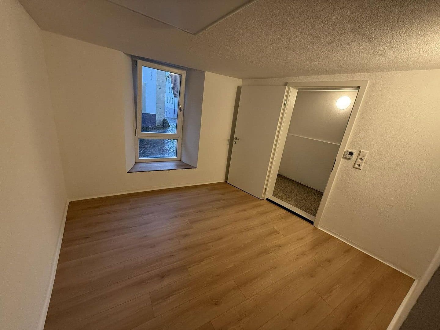 Prenájom bytu 4-izbový 62 m², Schloßstraße 40, Gundelsheim, Bádensko-Wurttembersko Prenájom bytu 4-izbový 62 m², Schloßstraße 40, Gundelsheim, Bádensko-Wurttembersko