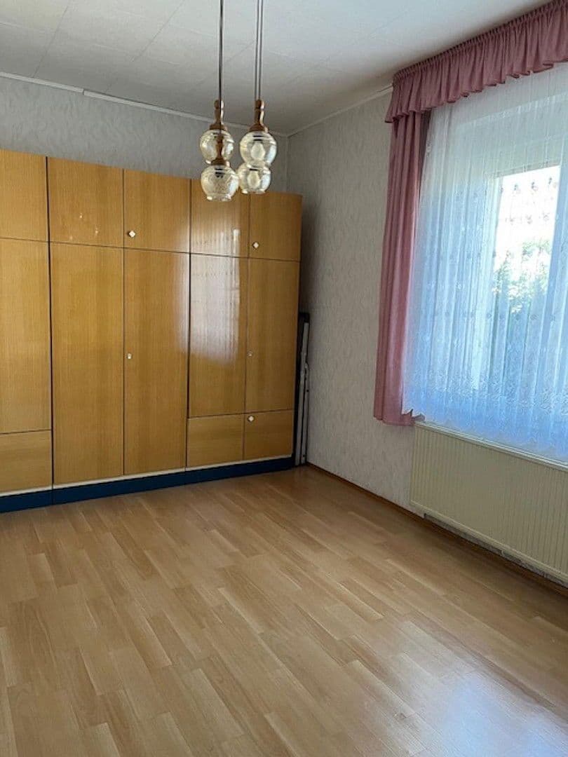 Predaj domu 120 m², pozemek 1.389 m², Rosa-Luxemburg-Straße 64, Jessen (Elster), Sasko-Anhaltsko Predaj domu 120 m², pozemek 1.389 m², Rosa-Luxemburg-Straße 64, Jessen (Elster), Sasko-Anhaltsko