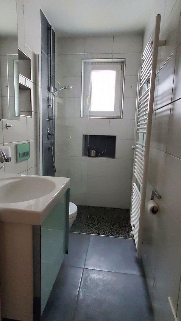 Prenájom bytu 3-izbový 82 m², Stuttgart, Bádensko-Wurttembersko Prenájom bytu 3-izbový 82 m², Stuttgart, Bádensko-Wurttembersko