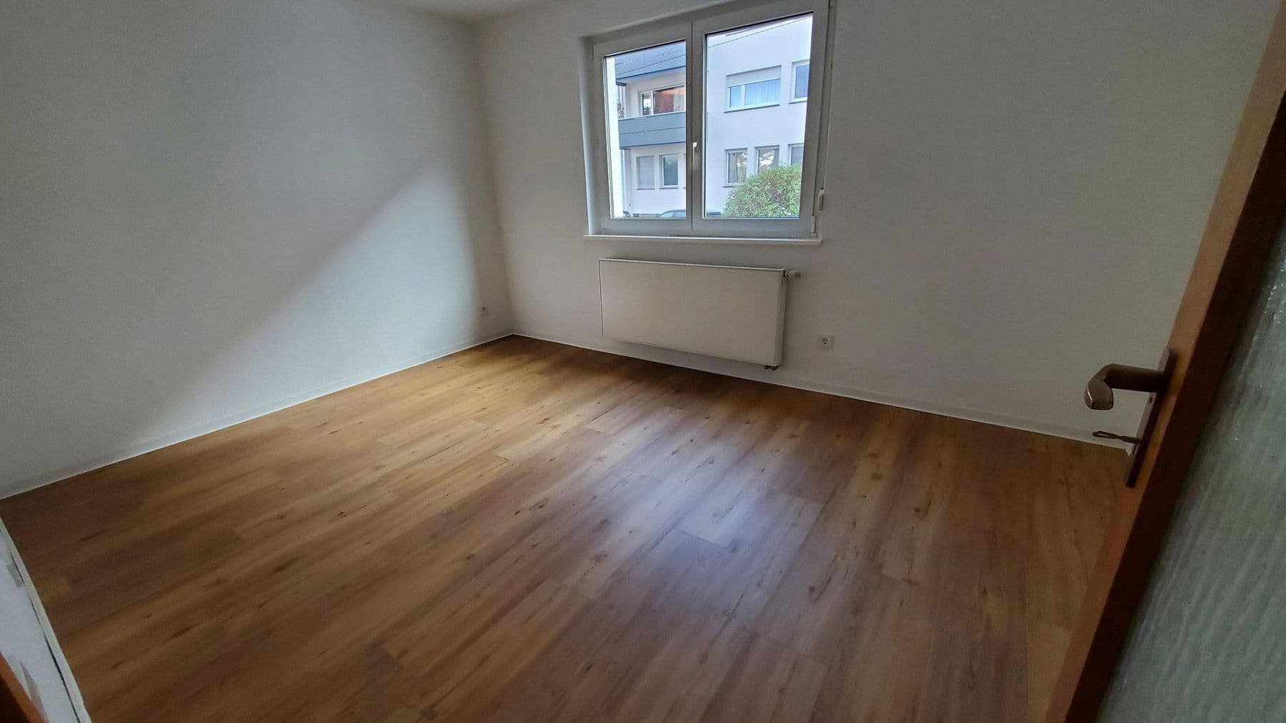 Prenájom bytu 3-izbový 82 m², Stuttgart, Bádensko-Wurttembersko Prenájom bytu 3-izbový 82 m², Stuttgart, Bádensko-Wurttembersko