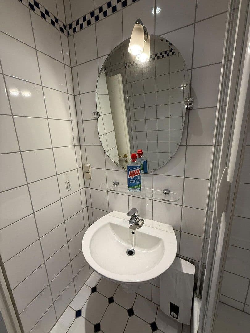 Prenájom bytu 1-izbový 40 m², Mannheim, Bádensko-Wurttembersko Prenájom bytu 1-izbový 40 m², Mannheim, Bádensko-Wurttembersko