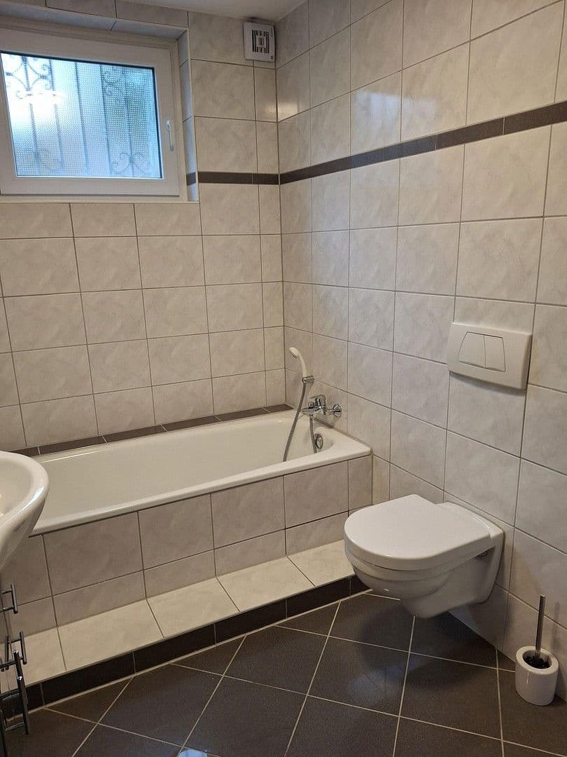 Prenájom bytu 2-izbový 75 m², Am Sportplatz 3, Bruchköbel, Hesensko Prenájom bytu 2-izbový 75 m², Am Sportplatz 3, Bruchköbel, Hesensko