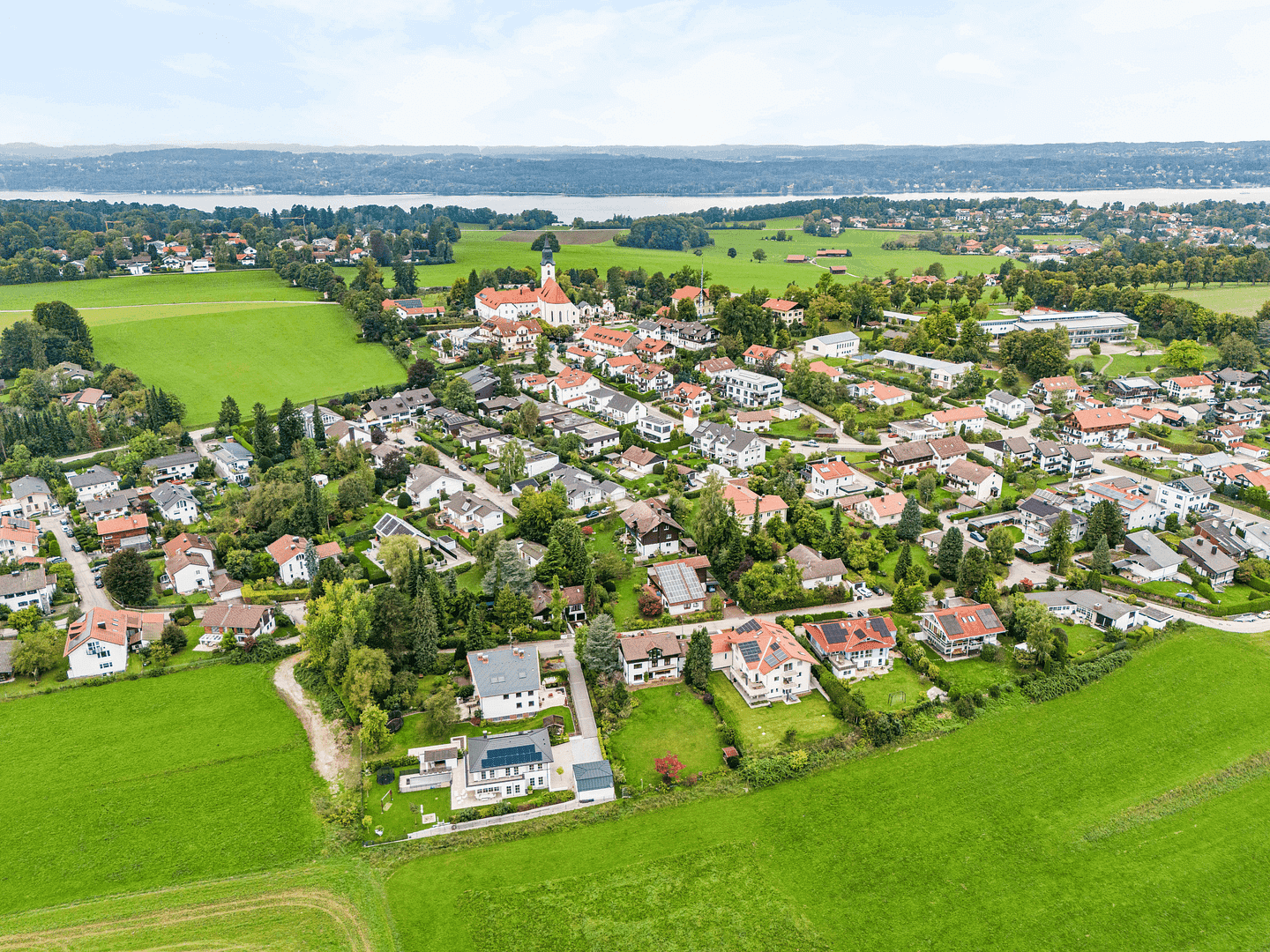 Predaj domu 242 m², pozemek 1.226 m², Berg (Aufkirchen), Bavorsko Predaj domu 242 m², pozemek 1.226 m², Berg (Aufkirchen), Bavorsko