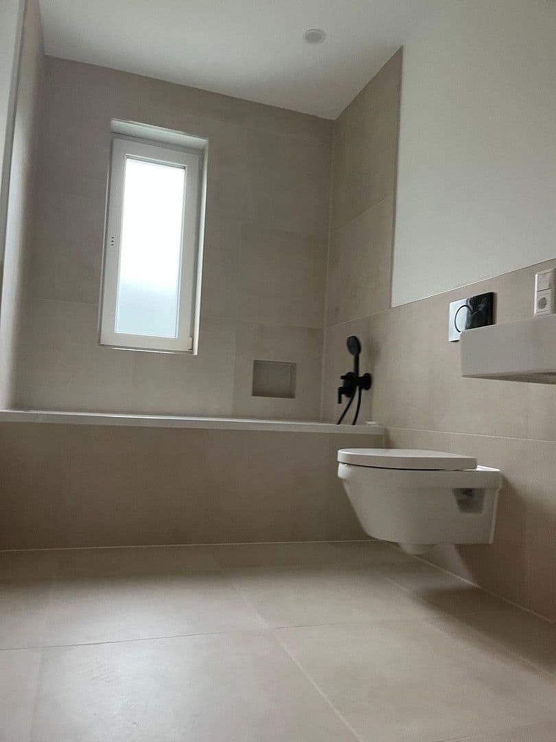 Prenájom bytu 4-izbový 115 m², Neu-Isenburg, Hesensko Prenájom bytu 4-izbový 115 m², Neu-Isenburg, Hesensko