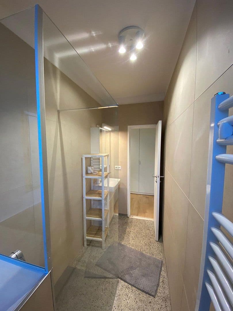 Prenájom bytu 4-izbový 66 m², Gritznerstraße, Berlin, Berlín Prenájom bytu 4-izbový 66 m², Gritznerstraße, Berlin, Berlín