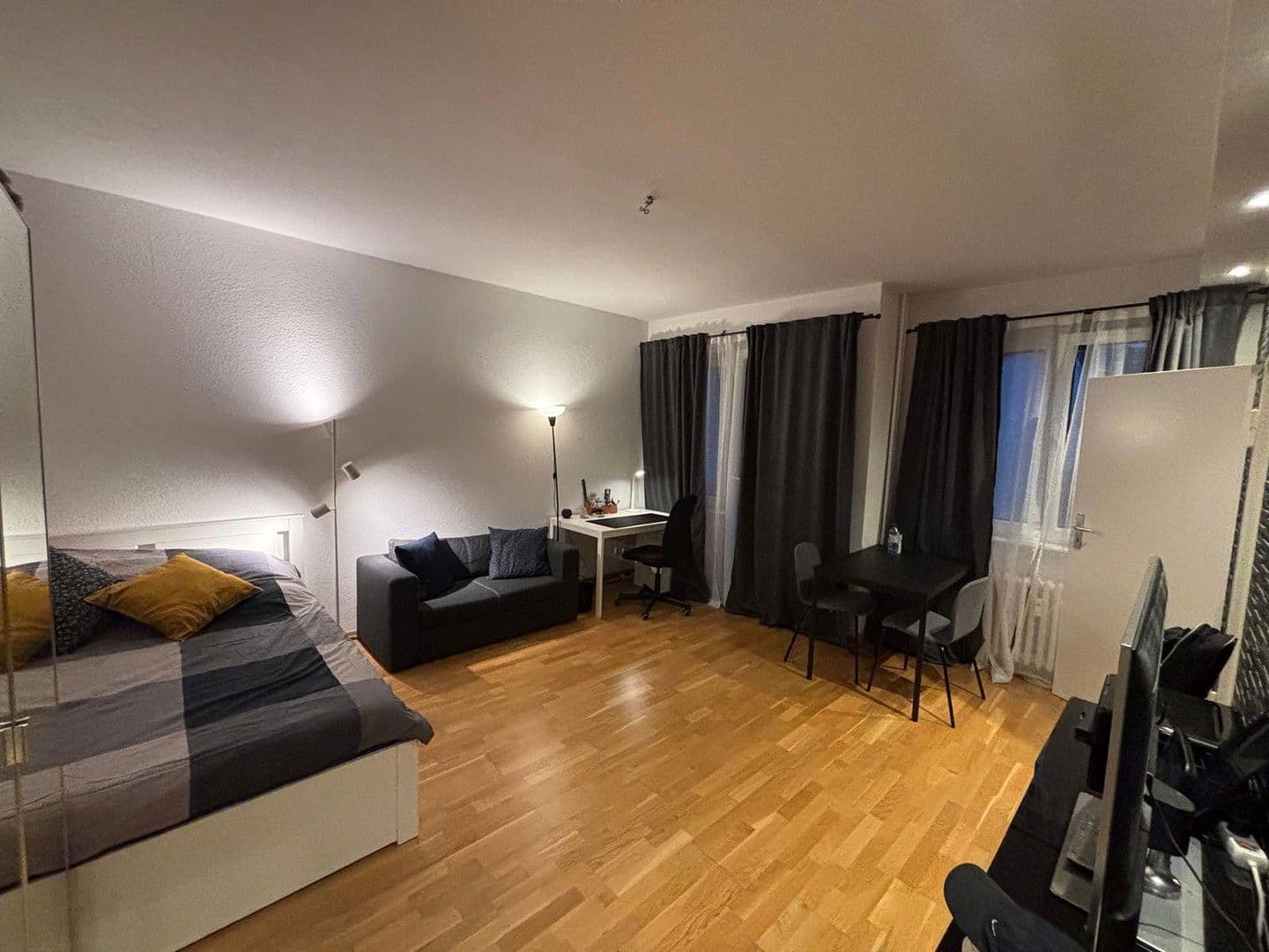Prenájom bytu 1-izbový 34 m², Berlin, Berlín Prenájom bytu 1-izbový 34 m², Berlin, Berlín