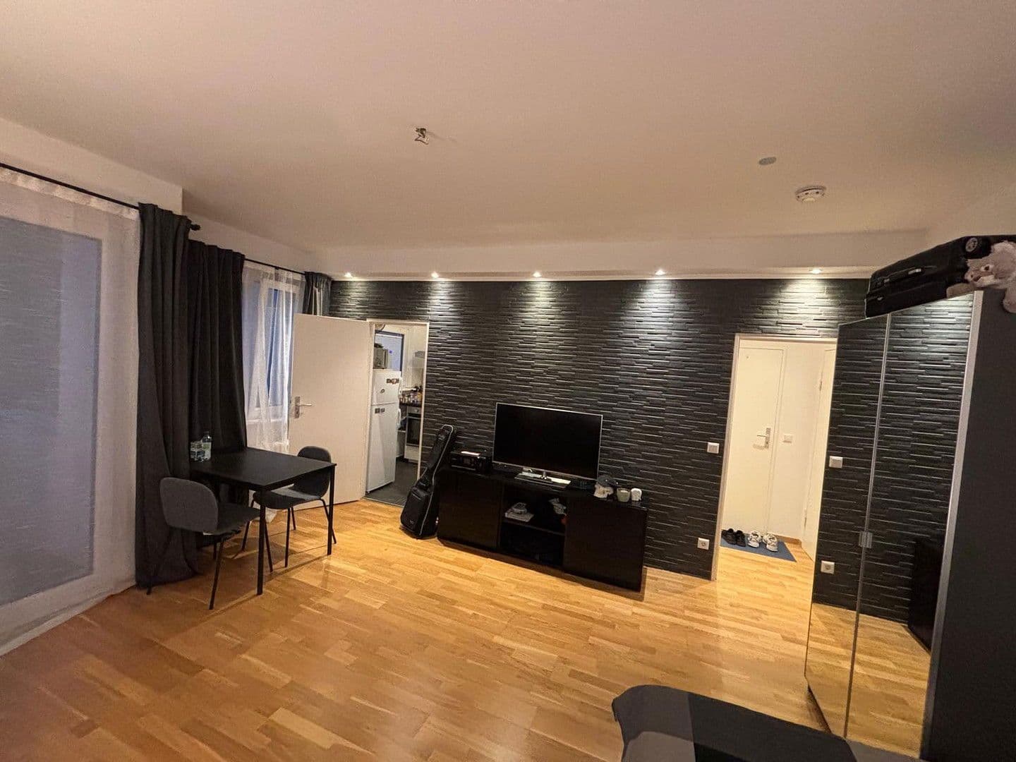 Prenájom bytu 1-izbový 34 m², Berlin, Berlín Prenájom bytu 1-izbový 34 m², Berlin, Berlín
