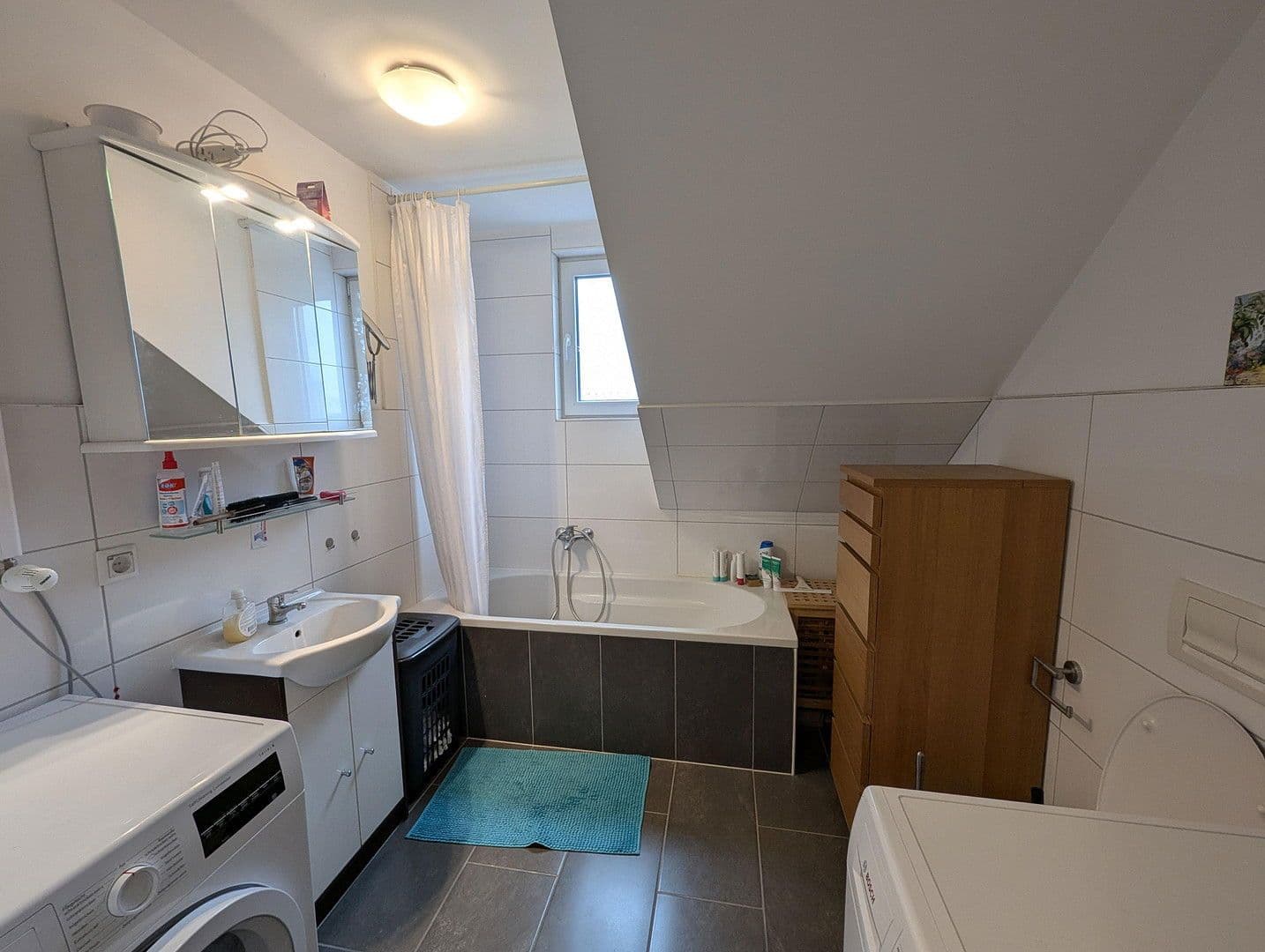 Prenájom bytu 2-izbový 82 m², Erkratherstr. 28, Düsseldorf, Severné Porýnie - Westfálsko Prenájom bytu 2-izbový 82 m², Erkratherstr. 28, Düsseldorf, Severné Porýnie - Westfálsko