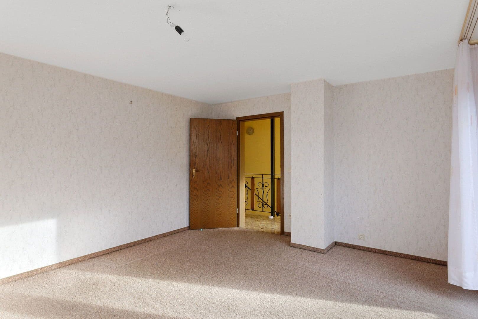 Predaj domu 187 m², pozemek 572 m², Laubach, Porýnie-Falcko Predaj domu 187 m², pozemek 572 m², Laubach, Porýnie-Falcko