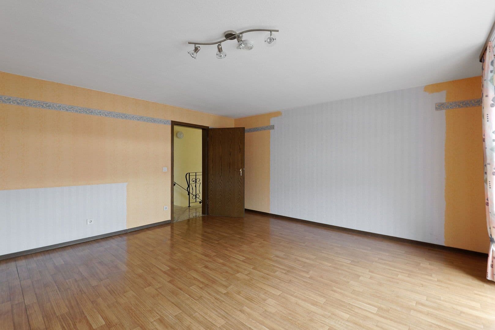 Predaj domu 187 m², pozemek 572 m², Laubach, Porýnie-Falcko Predaj domu 187 m², pozemek 572 m², Laubach, Porýnie-Falcko
