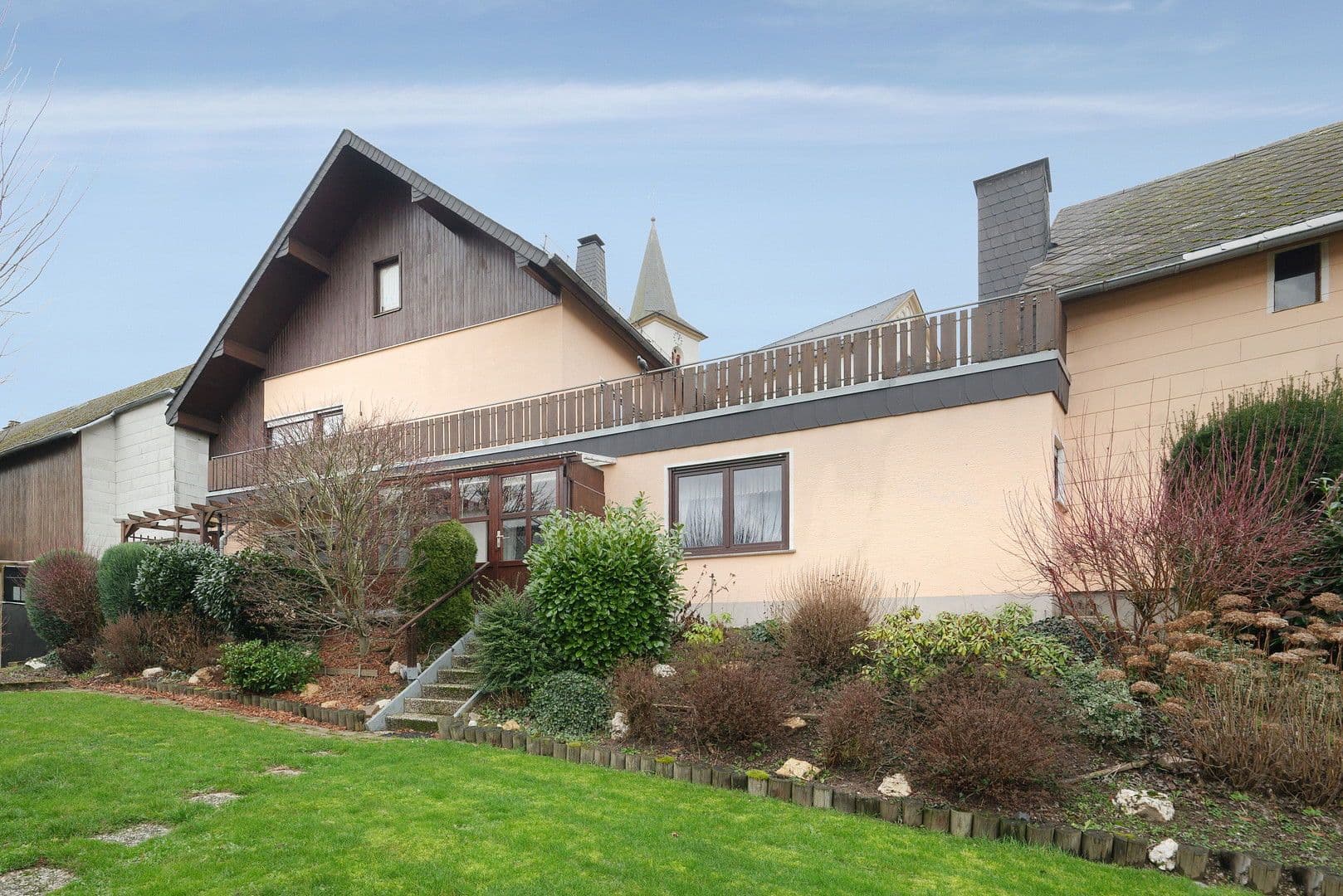 Predaj domu 187 m², pozemek 572 m², Laubach, Porýnie-Falcko Predaj domu 187 m², pozemek 572 m², Laubach, Porýnie-Falcko