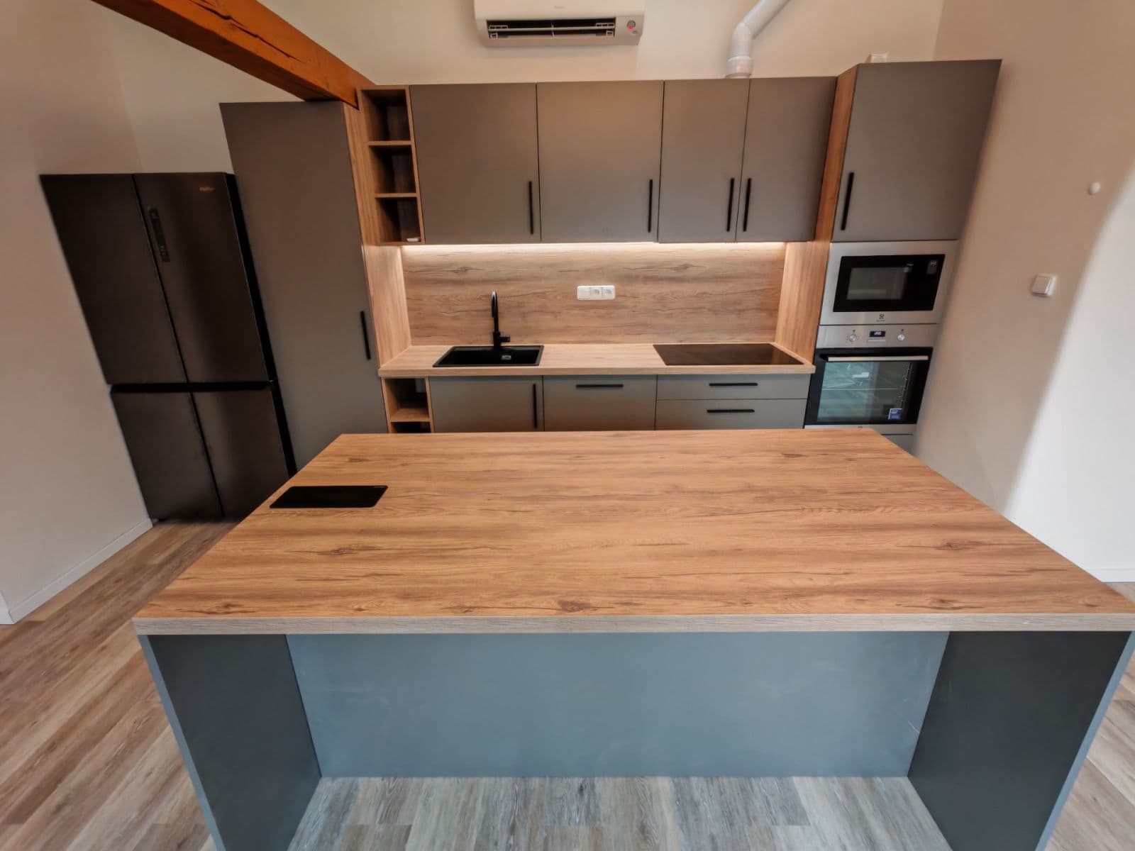 Prenájom bytu 3-izbový 126 m², Navrátilova, Praha, Praha Prenájom bytu 3-izbový 126 m², Navrátilova, Praha, Praha