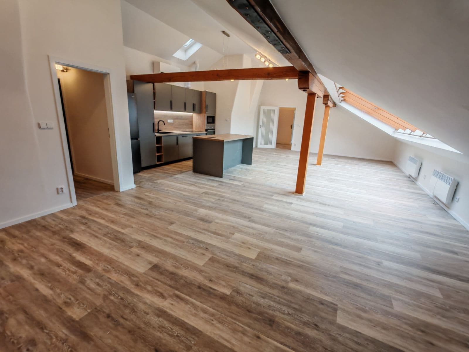 Prenájom bytu 3-izbový 126 m², Navrátilova, Praha, Praha Prenájom bytu 3-izbový 126 m², Navrátilova, Praha, Praha