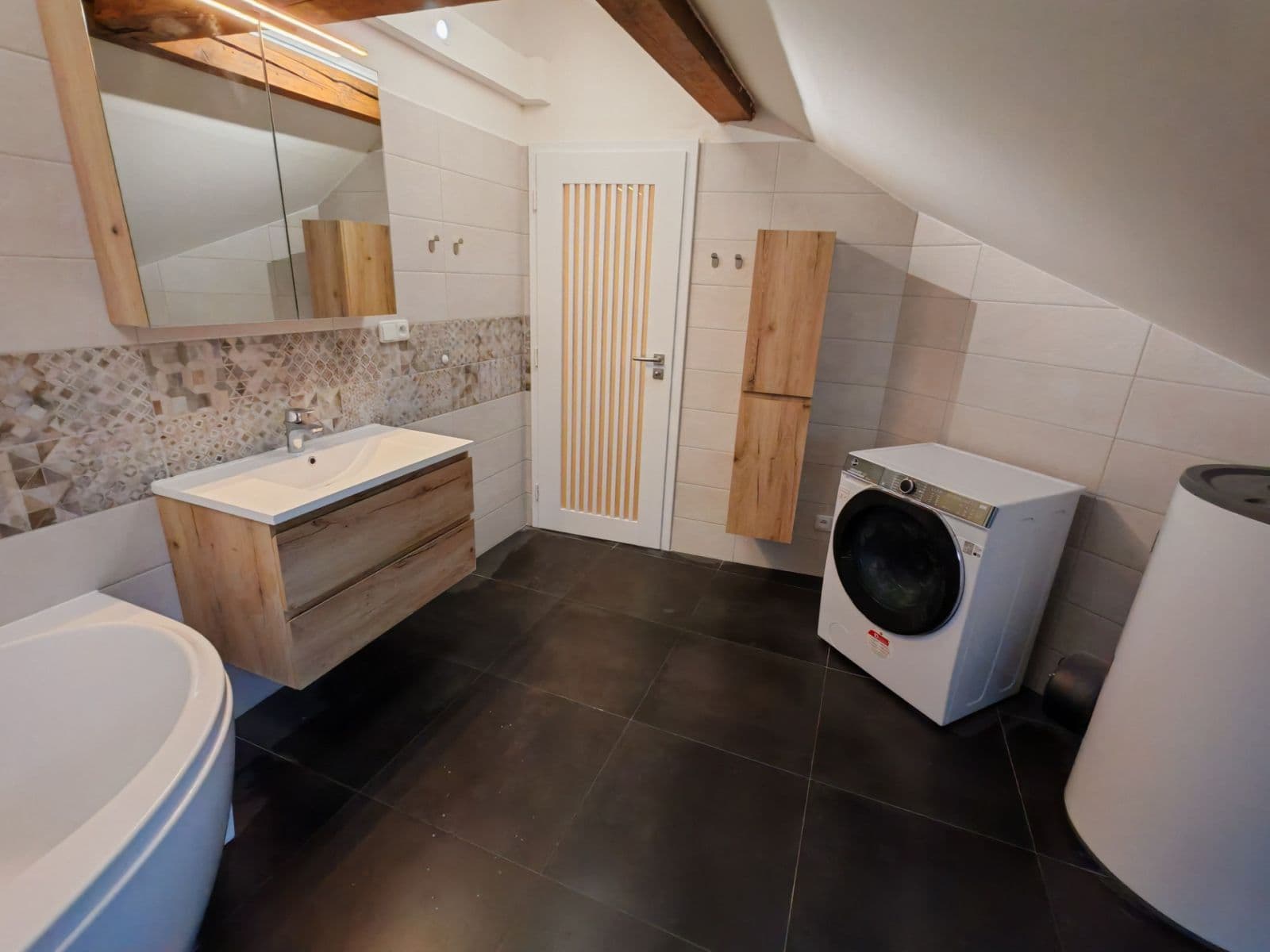 Prenájom bytu 3-izbový 126 m², Navrátilova, Praha, Praha Prenájom bytu 3-izbový 126 m², Navrátilova, Praha, Praha