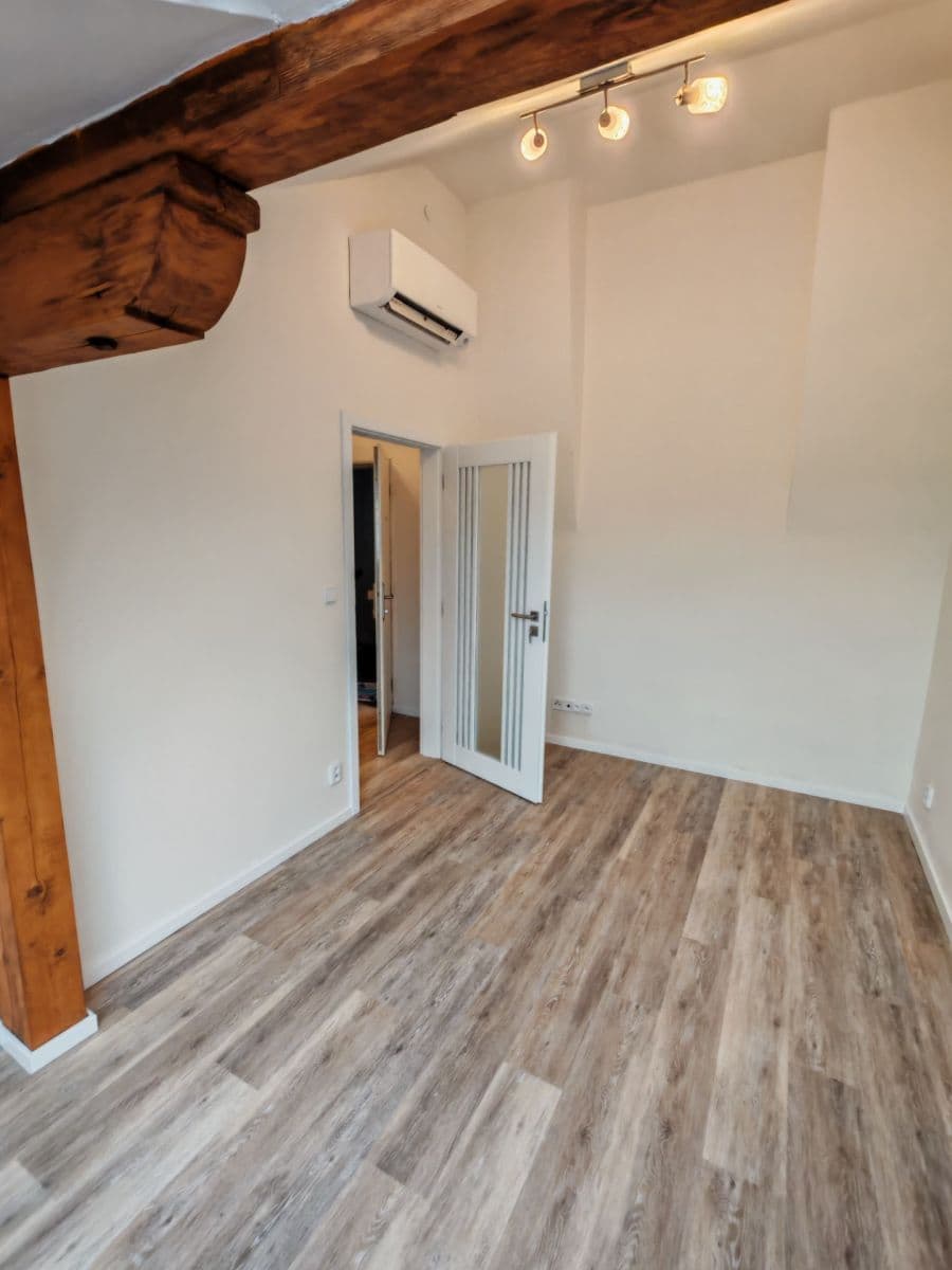 Prenájom bytu 3-izbový 126 m², Navrátilova, Praha, Praha Prenájom bytu 3-izbový 126 m², Navrátilova, Praha, Praha