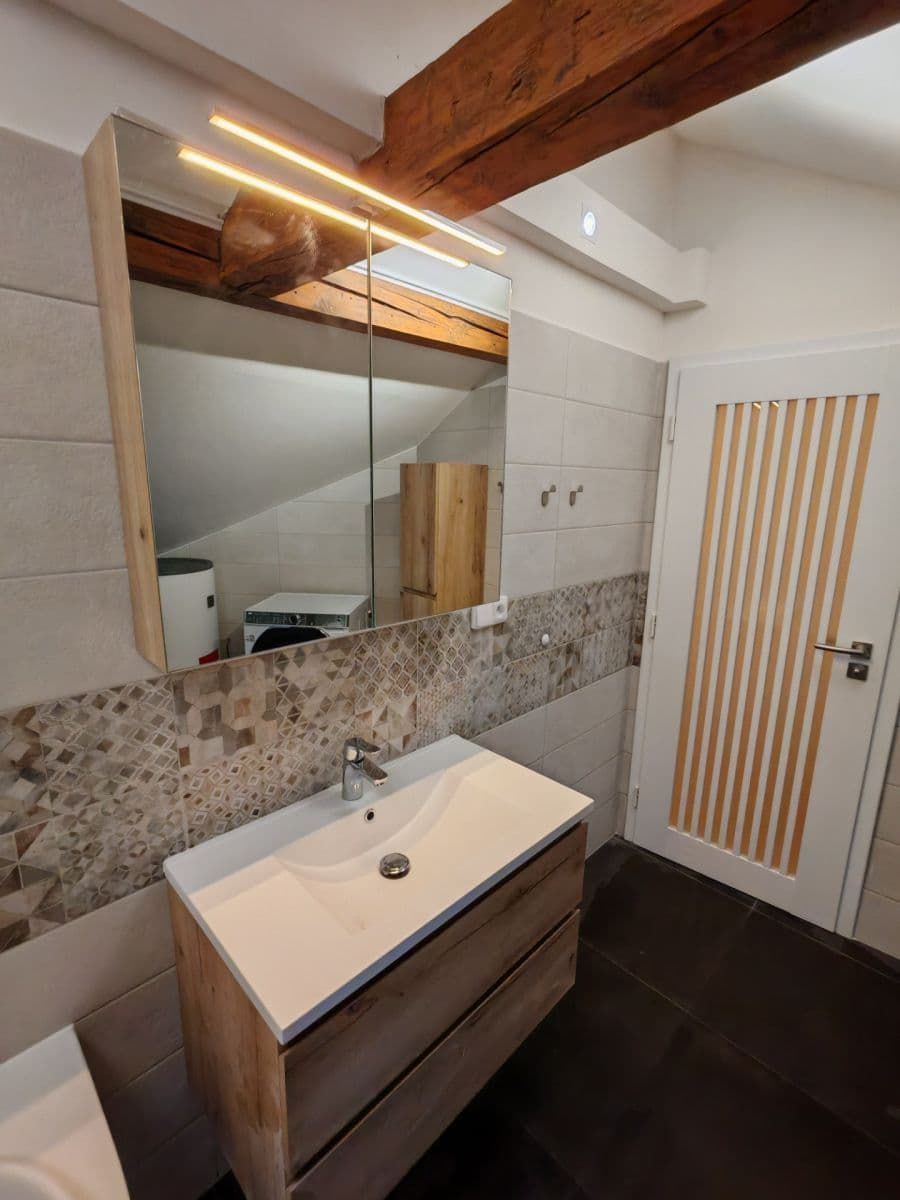 Prenájom bytu 3-izbový 126 m², Navrátilova, Praha, Praha Prenájom bytu 3-izbový 126 m², Navrátilova, Praha, Praha