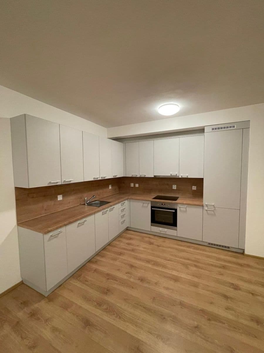 Prenájom bytu 2-izbový 61 m², U Pondu, Heřmanova Huť, Plzeňský kraj Prenájom bytu 2-izbový 61 m², U Pondu, Heřmanova Huť, Plzeňský kraj
