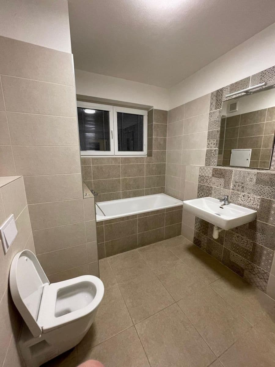 Prenájom bytu 2-izbový 61 m², U Pondu, Heřmanova Huť, Plzeňský kraj Prenájom bytu 2-izbový 61 m², U Pondu, Heřmanova Huť, Plzeňský kraj