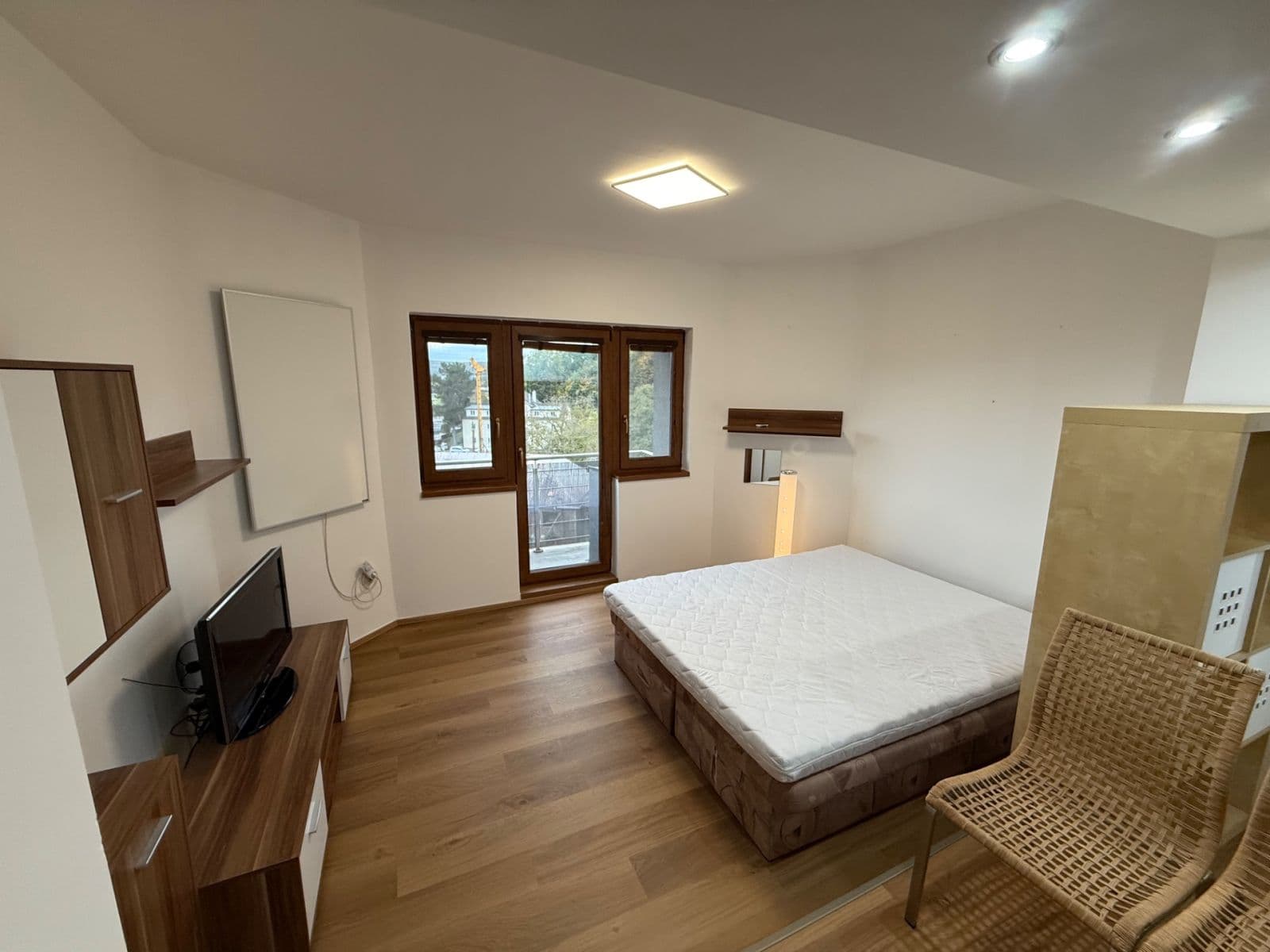 Prenájom bytu 1-izbový 30 m², Na Mrázovce, Praha, Praha Prenájom bytu 1-izbový 30 m², Na Mrázovce, Praha, Praha