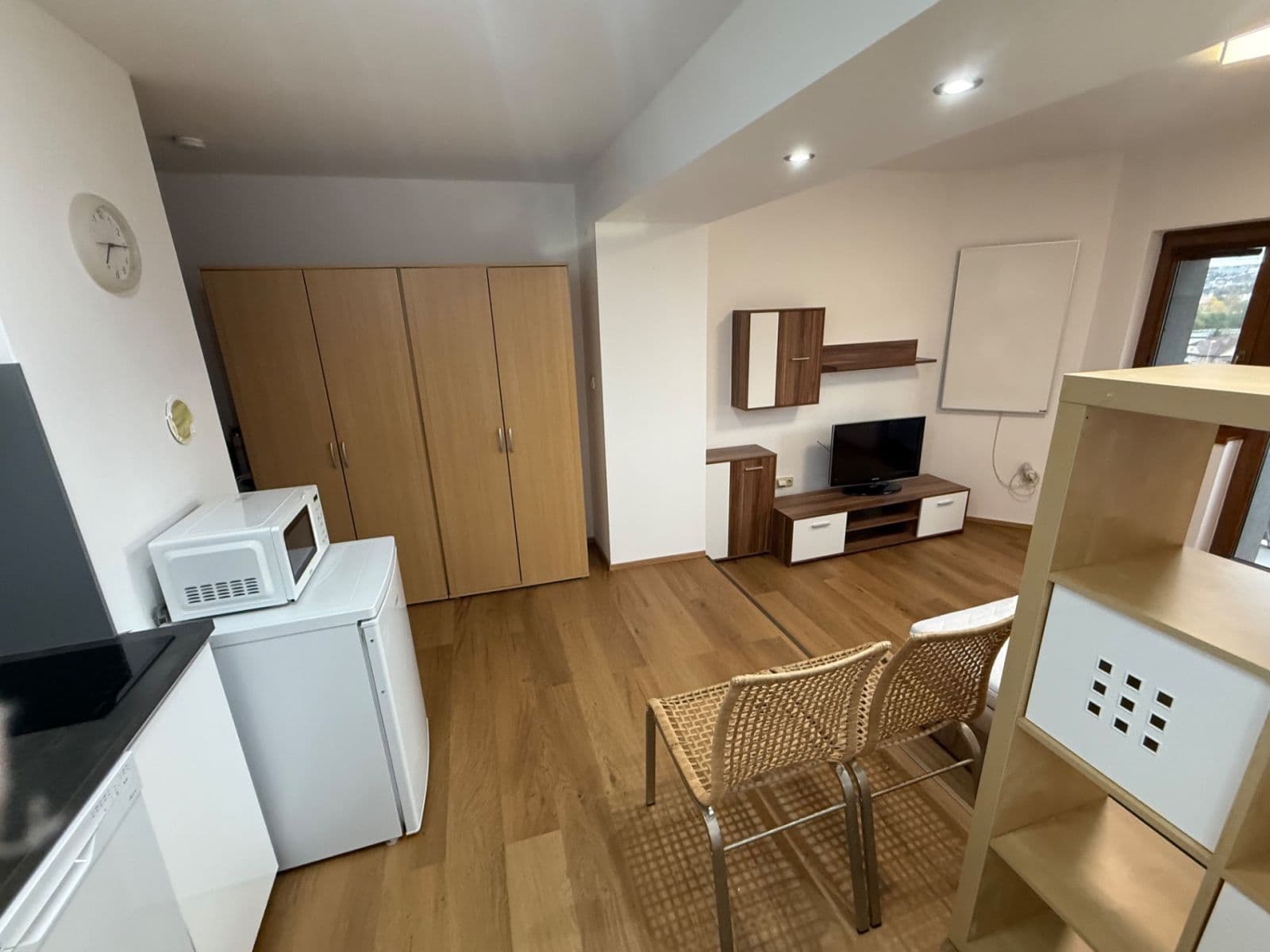 Prenájom bytu 1-izbový 30 m², Na Mrázovce, Praha, Praha Prenájom bytu 1-izbový 30 m², Na Mrázovce, Praha, Praha
