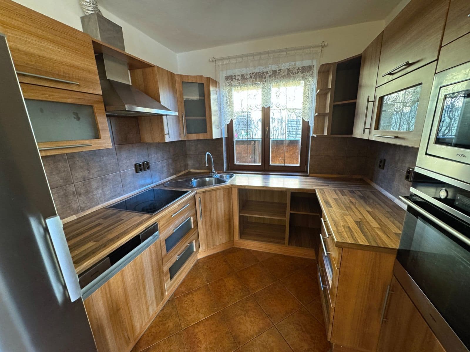 Predaj domu 181 m², pozemek 820 m², Na Kamenné hrázi, Drahelčice, Středočeský kraj Predaj domu 181 m², pozemek 820 m², Na Kamenné hrázi, Drahelčice, Středočeský kraj