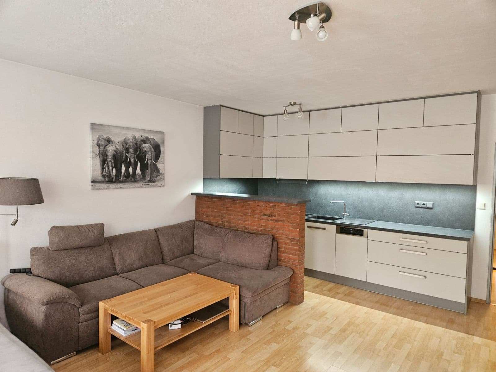 Prenájom bytu 1-izbový 54 m², Novovysočanská, Praha, Praha Prenájom bytu 1-izbový 54 m², Novovysočanská, Praha, Praha