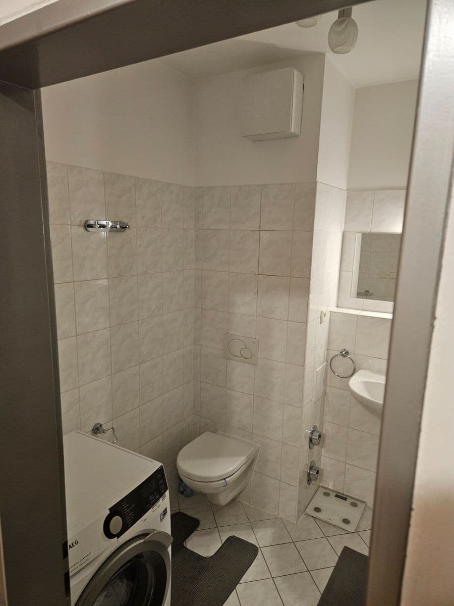 Prenájom bytu 1-izbový 54 m², Novovysočanská, Praha, Praha Prenájom bytu 1-izbový 54 m², Novovysočanská, Praha, Praha