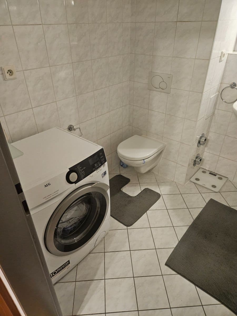 Prenájom bytu 1-izbový 54 m², Novovysočanská, Praha, Praha Prenájom bytu 1-izbový 54 m², Novovysočanská, Praha, Praha