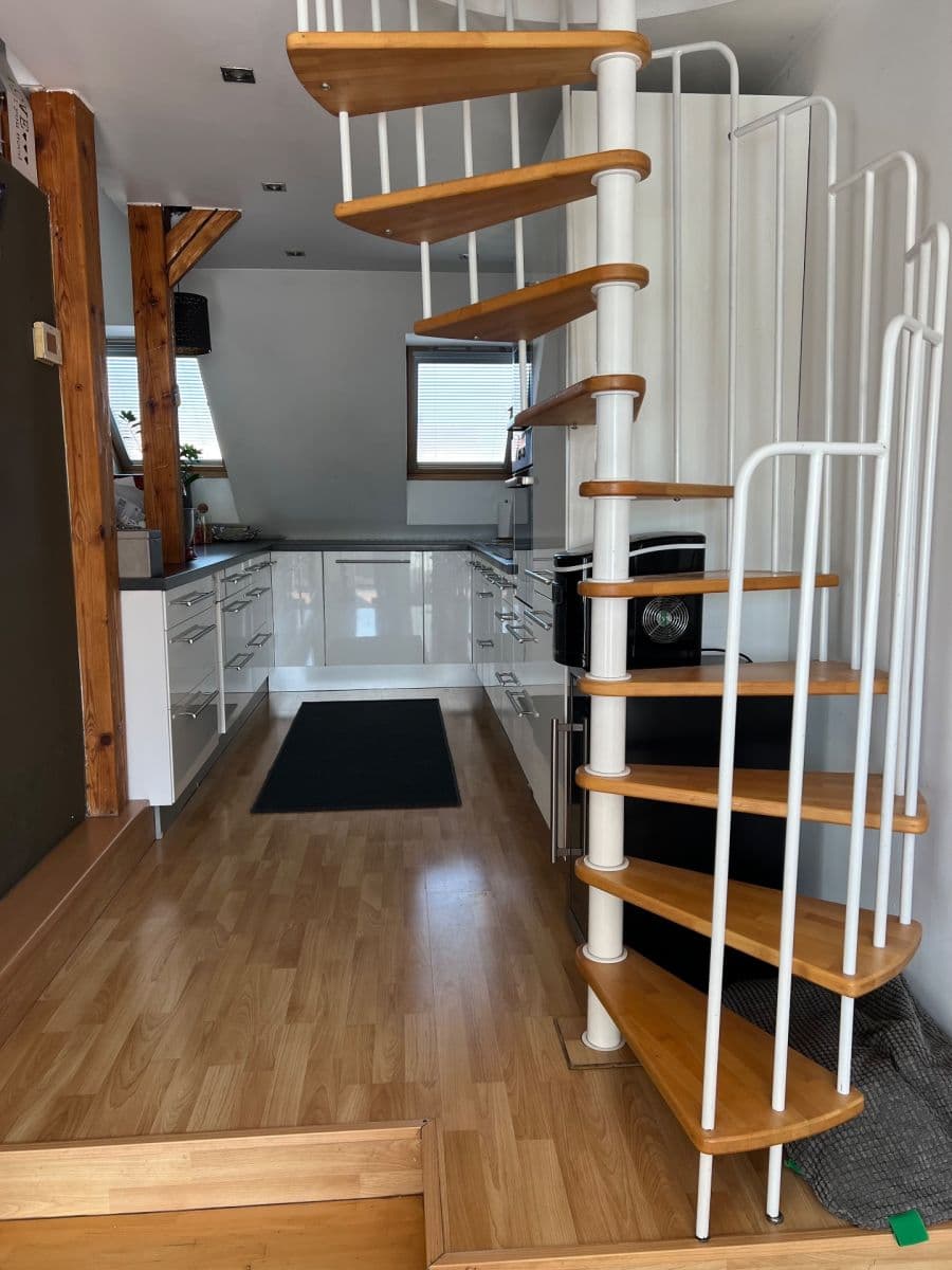 Predaj bytu 5-izbový 159 m², Kostelecká, Mratín, Středočeský kraj Predaj bytu 5-izbový 159 m², Kostelecká, Mratín, Středočeský kraj