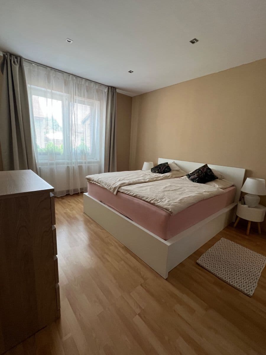 Predaj bytu 5-izbový 159 m², Kostelecká, Mratín, Středočeský kraj Predaj bytu 5-izbový 159 m², Kostelecká, Mratín, Středočeský kraj