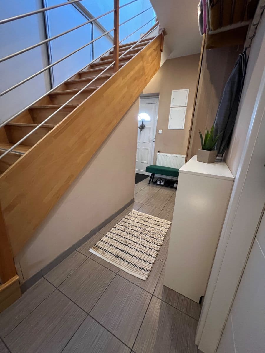 Predaj bytu 5-izbový 159 m², Kostelecká, Mratín, Středočeský kraj Predaj bytu 5-izbový 159 m², Kostelecká, Mratín, Středočeský kraj