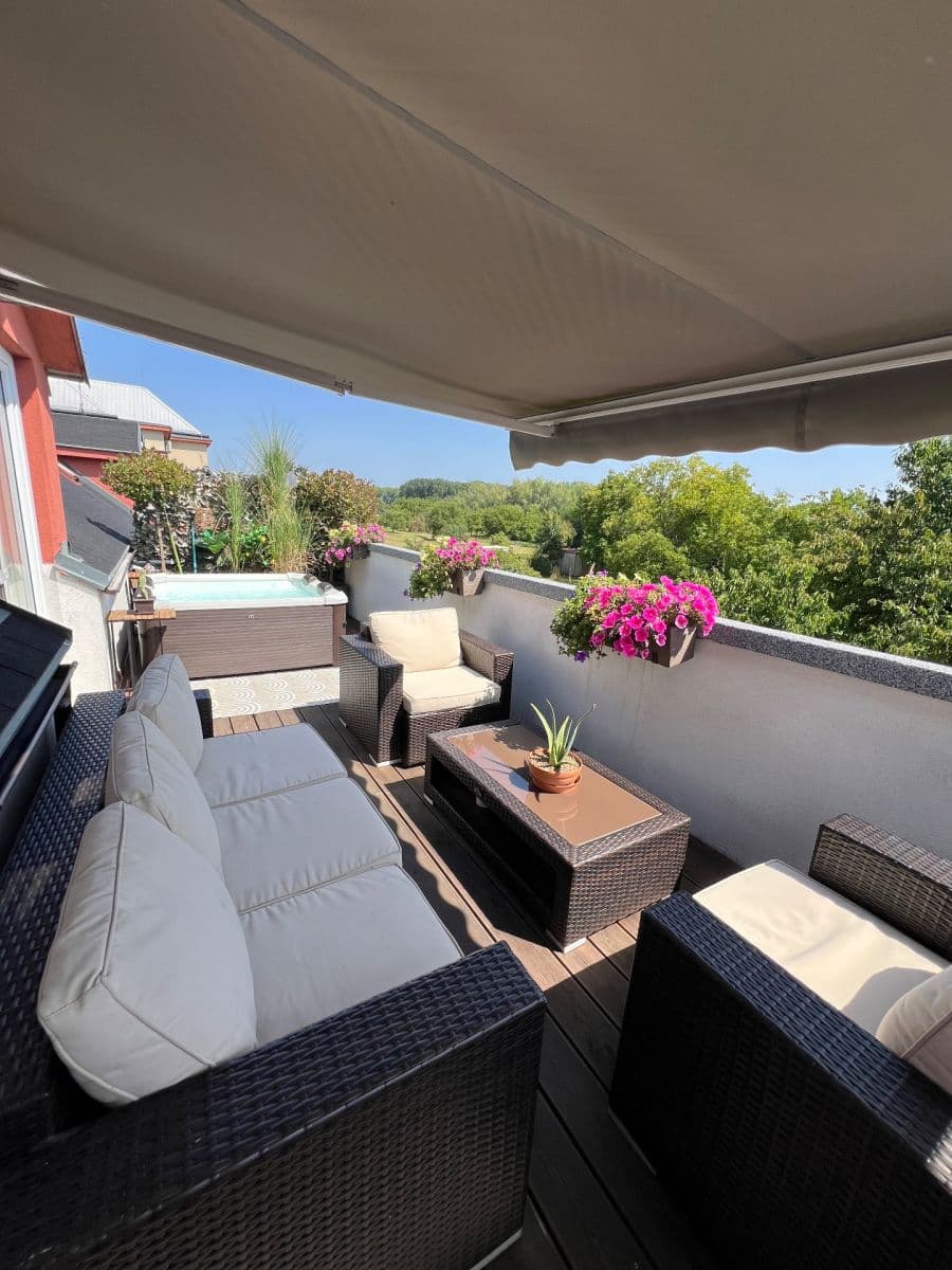 Predaj bytu 5-izbový 159 m², Kostelecká, Mratín, Středočeský kraj Predaj bytu 5-izbový 159 m², Kostelecká, Mratín, Středočeský kraj