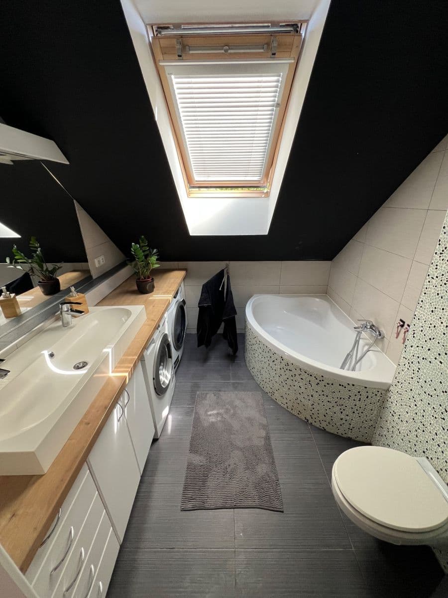 Predaj bytu 5-izbový 159 m², Kostelecká, Mratín, Středočeský kraj Predaj bytu 5-izbový 159 m², Kostelecká, Mratín, Středočeský kraj