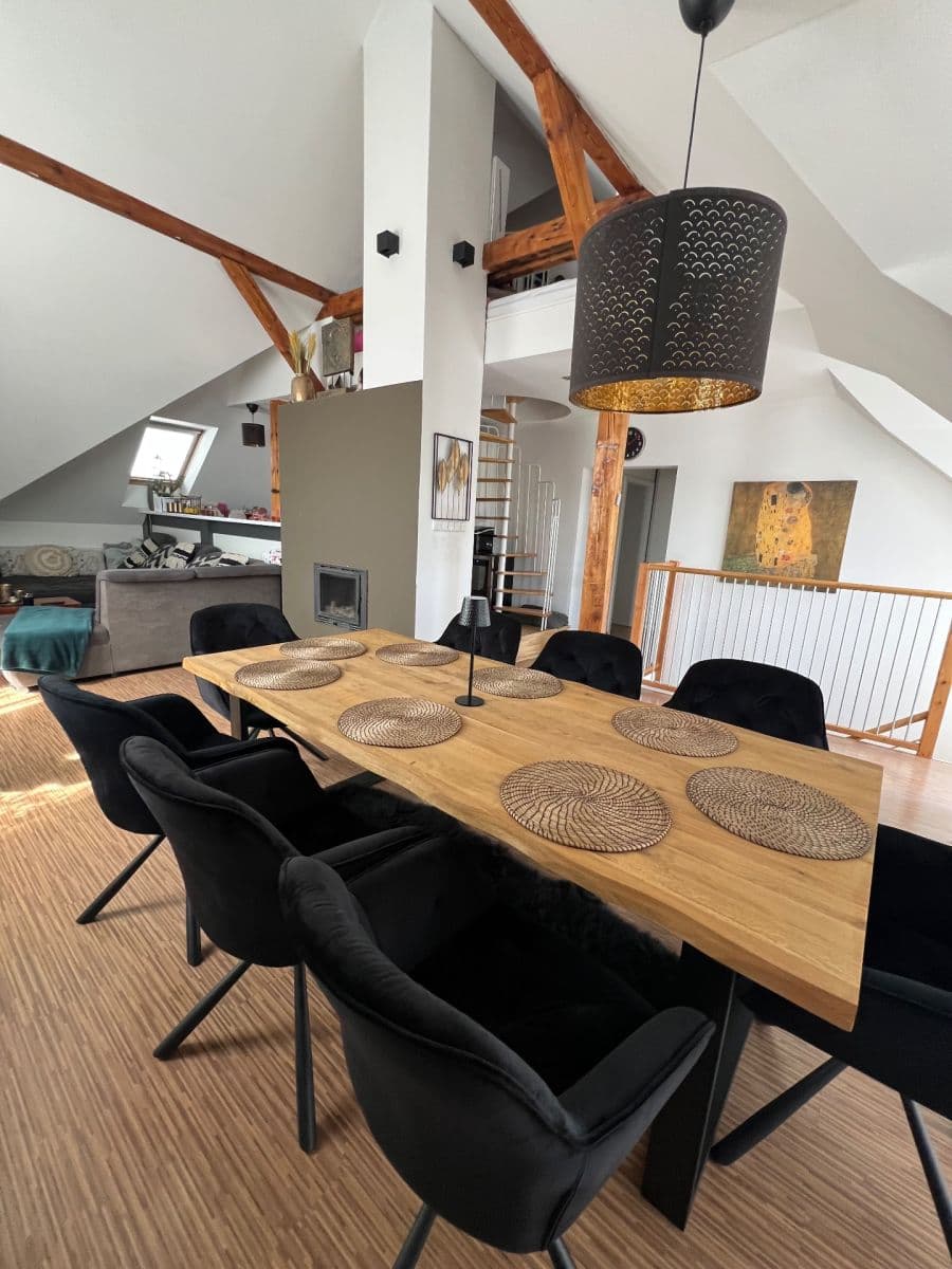 Predaj bytu 5-izbový 159 m², Kostelecká, Mratín, Středočeský kraj Predaj bytu 5-izbový 159 m², Kostelecká, Mratín, Středočeský kraj