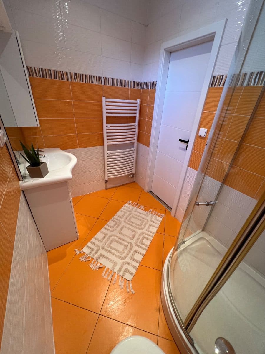 Predaj bytu 5-izbový 159 m², Kostelecká, Mratín, Středočeský kraj Predaj bytu 5-izbový 159 m², Kostelecká, Mratín, Středočeský kraj